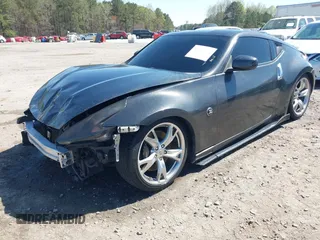 2009 Nissan 370Z z VIN JN1AZ44E19M405896, wystawiony jako IAAI lot #41889553 z przebiegiem 202 388 mil mil oraz . Historia ofert i sprzedaży dostępna na DreamBid. Obrazek 2.