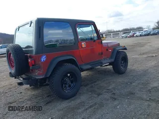 1987 Jeep Wrangler Laredo with VIN 2BCCZ8148HB535575, listed as a IAAI auction lot 41889583 with 221,521 mi miles. Bid and sale history available at carsss.com. Image 4.