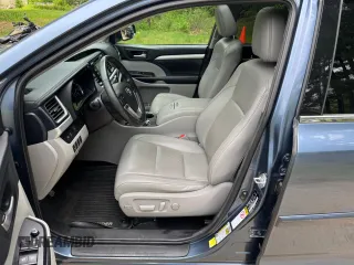 2017 Toyota Highlander XLE z VIN 5TDJZRFH5HS460260, wystawiony jako Copart lot #58095215 z przebiegiem 146 695 mil mil oraz Tytuł czysty. Historia ofert i sprzedaży dostępna na DreamBid. Obrazek 12.