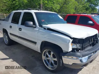 2004 Chevrolet Avalanche with VIN 3GNEC12T64G205437, listed as a IAAI auction lot 42015815 with 108,412 mi miles. Bid and sale history available at carsss.com. Image 1.