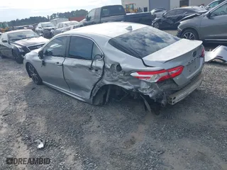 2020 Toyota Camry SE with VIN 4T1J11AKXLU879877, listed as a IAAI auction lot 40827028 with 176,872 mi miles. Bid and sale history available at carsss.com. Image 3.