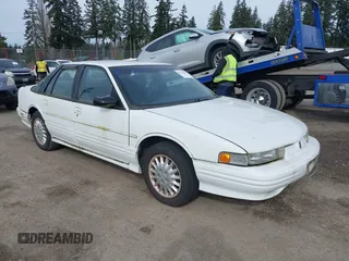 1996 Oldsmobile Cutlass Supreme S z VIN 1G3WH52M6TF328427, wystawiony jako IAAI lot #41718618 z przebiegiem 104 914 mil mil oraz . Historia ofert i sprzedaży dostępna na DreamBid. Obrazek 1.