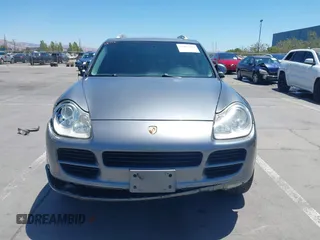 2005 Porsche Cayenne S с VIN WP1AB29PX5LA62410, выставлен на аукционе IAAI как лот 42692213 с пробегом 145 134 миль миль и . История ставок и продаж доступна на DreamBid. Изображение 12.