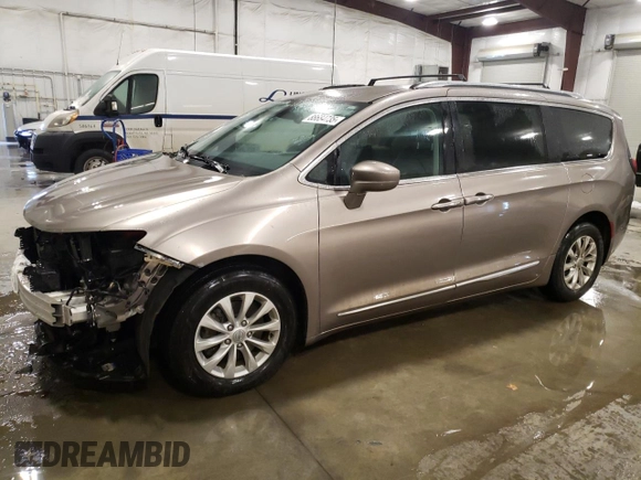 2018 Chrysler Pacifica Touring L z VIN 2C4RC1BGXJR153930, wystawiony jako Copart lot #88684735 z przebiegiem 64 822 mil mil oraz Szkoda całkowita • Salvage title. Historia ofert i sprzedaży dostępna na DreamBid. Obrazek 1.