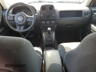 2016 Jeep Patriot Latitude z VIN 1C4NJRFB9GD637469, wystawiony jako Copart lot #50377715 z przebiegiem 103 038 mil mil oraz Szkoda całkowita • Salvage title. Historia ofert i sprzedaży dostępna na DreamBid. Obrazek 8.