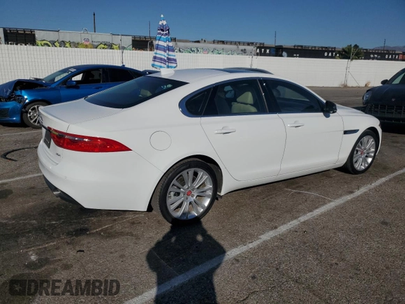 2018 Jaguar XF 25t Prestige with VIN SAJBE4FX7JCY56550, listed as a Copart auction lot 88754595 with 6,211 mi miles and Salvage Title. Bid and sale history available at carsss.com. Image 3.