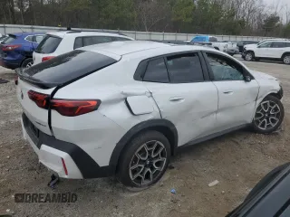 2025 BMW X2 xDrive28i with VIN WBX63GM0XS5085930, listed as a Copart auction lot 44300815 with 8,157 mi miles and Salvage Title. Bid and sale history available at carsss.com. Image 3.