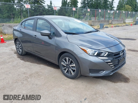 2024 Nissan Versa SV z VIN 3N1CN8EV6RL910272, wystawiony jako IAAI lot #42500325 z przebiegiem 8 343 mil mil oraz . Historia ofert i sprzedaży dostępna na DreamBid. Obrazek 1.