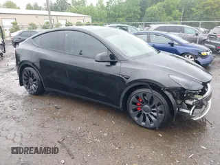 2022 Tesla Model Y Performance z VIN 7SAYGDEF7NF457757, wystawiony jako IAAI lot #42263449 z przebiegiem 65 747 mil mil oraz . Historia ofert i sprzedaży dostępna na DreamBid. Obrazek 1.