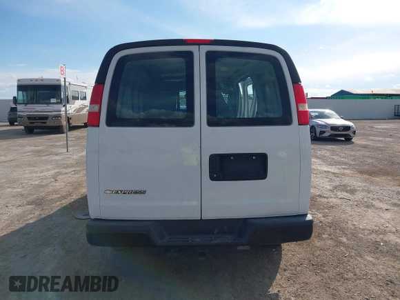 2019 Chevrolet Express Cargo z VIN 1GCWGAFP0K1312719, wystawiony jako IAAI lot #42209808 z przebiegiem 99 944 mil mil oraz . Historia ofert i sprzedaży dostępna na DreamBid. Obrazek 16.