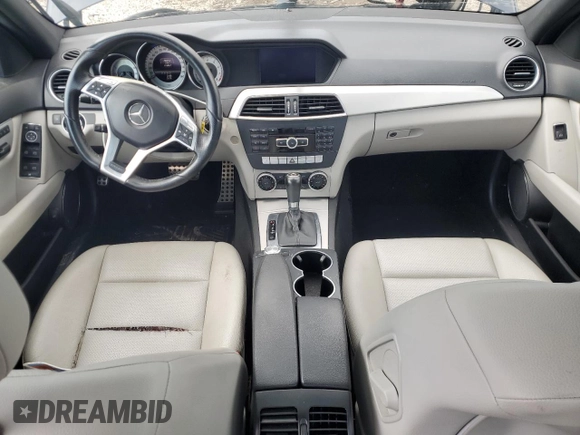 2013 Mercedes-Benz C 300 Sport z VIN WDDGF8AB0DR273622, wystawiony jako Copart lot #53899175 z przebiegiem 115 067 mil mil oraz Szkoda całkowita • Salvage title. Historia ofert i sprzedaży dostępna na DreamBid. Obrazek 8.