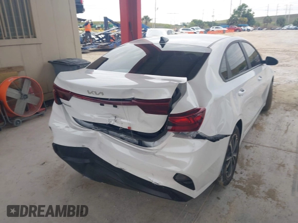2023 Kia Forte LXS z VIN 3KPF24AD4PE612653, wystawiony jako IAAI lot #41660877 z przebiegiem 16 920 mil mil oraz . Historia ofert i sprzedaży dostępna na DreamBid. Obrazek 4.