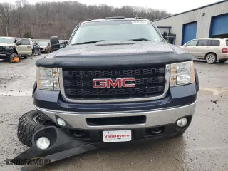 2011 GMC Sierra 2500HD SLE with VIN 1GT220CG3BZ231646, listed as a Copart auction lot 84441944 with 116,083 mi miles and Salvage Title. Bid and sale history available at carsss.com. Image 5.