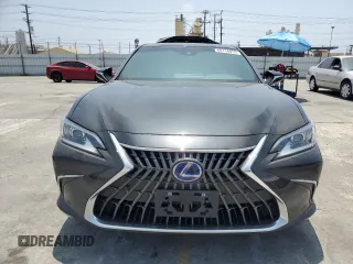 2022 Lexus ES 300h with VIN 58ADA1C14NU017588, listed as a Copart auction lot 60114915 with 110,205 mi miles and Salvage title. Bid and sale history available at DreamBid. Image 5.