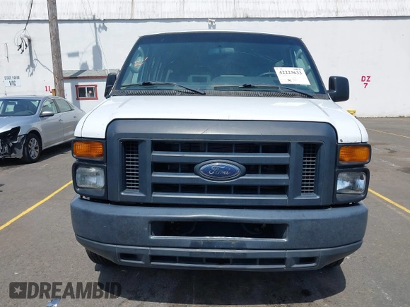 2013 Ford Econoline Passenger XL z VIN 1FBNE3BL4DDA56459, wystawiony jako IAAI lot #42223633 z przebiegiem 411 732 mil mil oraz . Historia ofert i sprzedaży dostępna na DreamBid. Obrazek 12.