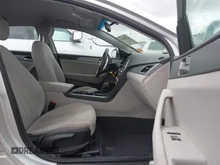 2018 Hyundai Sonata SE with VIN 5NPE24AF8JH682138, listed as a IAAI auction lot 42024533 with 69,462 mi miles and . Bid and sale history available at carsss.com. Image 5.