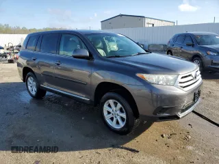 2013 Toyota Highlander with VIN 5TDZA3EH5DS032885, listed as a Copart auction lot 51958635 with 220,789 mi miles and Non Repairable. Bid and sale history available at DreamBid. Image 4.