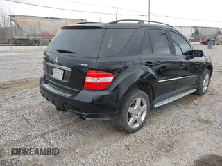 2008 Mercedes-Benz M 5.5L with VIN 4JGBB72E28A400597, listed as a IAAI auction lot 42012741 with 194,832 mi miles. Bid and sale history available at carsss.com. Image 4.