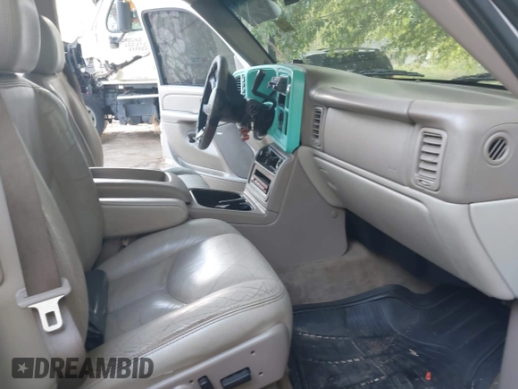 2006 Chevrolet Tahoe Z71 with VIN 1GNEK13Z96R128040, listed as a IAAI auction lot 41930759 with 318,153 mi miles. Bid and sale history available at carsss.com. Image 5.