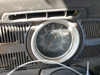 1971 Volkswagen Beetle z VIN 1112755036, wystawiony jako Copart lot #89288115 z przebiegiem 245 355 mil mil oraz Czysty tytuł • Clean title. Historia ofert i sprzedaży dostępna na DreamBid. Obrazek 9.