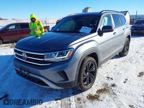 2022 Volkswagen Atlas 3.6L V6 SE w/Technology with VIN 1V2KR2CA2NC551937, listed as a IAAI auction lot 41288324 with 41,410 mi miles. Bid and sale history available at carsss.com. Image 17.