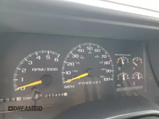 1998 Chevrolet Tahoe z VIN 3GNEK18R4WG128424, wystawiony jako Copart lot #79684984 z przebiegiem 217 456 mil mil oraz Szkoda całkowita • Salvage title. Historia ofert i sprzedaży dostępna na DreamBid. Obrazek 9.