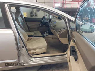 2006 Honda Civic LX z VIN 1HGFA16556L005459, wystawiony jako IAAI lot #41940768 z przebiegiem 178 595 mil mil oraz . Historia ofert i sprzedaży dostępna na DreamBid. Obrazek 5.