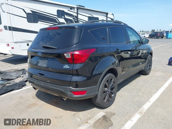 2019 Ford Escape SE with VIN 1FMCU0GD4KUB29621, listed as a IAAI auction lot 42062095 with 137,807 mi miles. Bid and sale history available at carsss.com. Image 4.