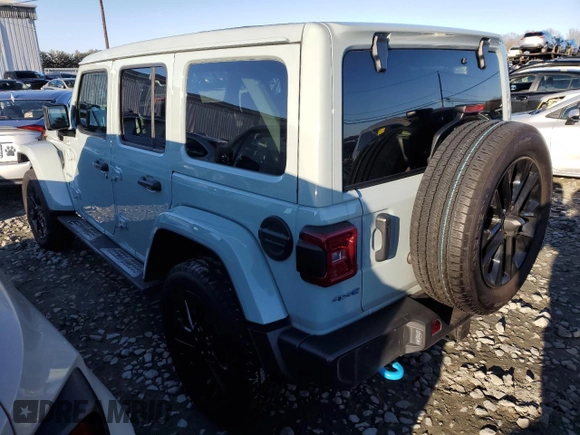 2024 Jeep Wrangler Sahara z VIN 1C4RJXP68RW128360, wystawiony jako Copart lot #84001304 z przebiegiem 17 036 mil mil oraz Szkoda całkowita • Salvage title. Historia ofert i sprzedaży dostępna na DreamBid. Obrazek 2.