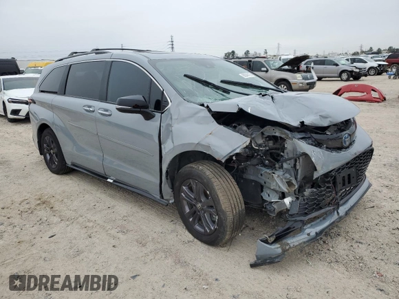 2024 Toyota Sienna LE with VIN 5TDCSKFC1RS131940, listed as a Copart auction lot 88248175 with 6,917 mi miles and Salvage Title. Bid and sale history available at carsss.com. Image 4.