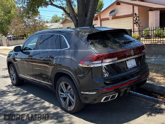 2024 Volkswagen Atlas SEL R-Line with VIN 1V2AE2CA3RC239395, listed as a Copart auction lot 64673685 with 1,724 mi miles and Clean title. Bid and sale history available at DreamBid. Image 3.