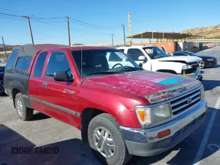 1996 Toyota T100 DX with VIN JT4TN12D4T0017781, listed as a IAAI auction lot 40430632 with 186,310 mi miles. Bid and sale history available at carsss.com. Image 1.