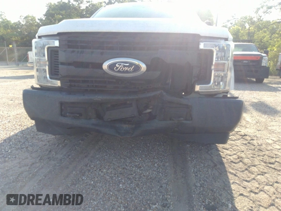 2018 Ford F-250 XL z VIN 1FDBF2A65JEC47942, wystawiony jako IAAI lot #42362008 z przebiegiem 173 284 mil mil oraz . Historia ofert i sprzedaży dostępna na DreamBid. Obrazek 6.