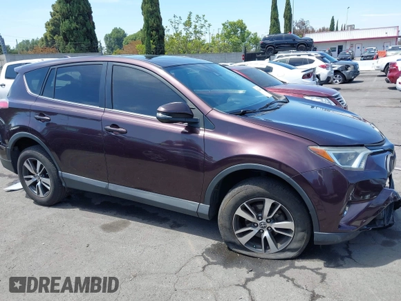 2018 Toyota RAV4 XLE z VIN 2T3WFREV2JW468231, wystawiony jako IAAI lot #42288978 z przebiegiem 109 779 mil mil oraz . Historia ofert i sprzedaży dostępna na DreamBid. Obrazek 14.