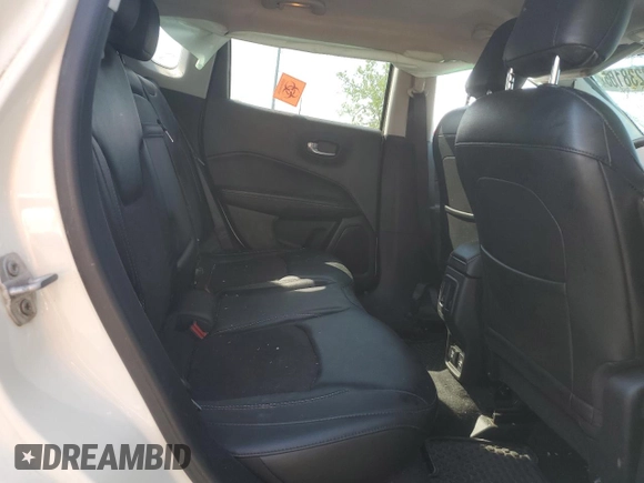 2018 Jeep Compass Latitude z VIN 3C4NJDBB7JT333535, wystawiony jako Copart lot #57238105 z przebiegiem 52 272 mil mil oraz Szkoda całkowita • Salvage title. Historia ofert i sprzedaży dostępna na DreamBid. Obrazek 10.