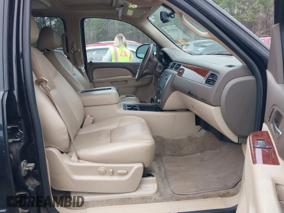 2012 GMC Yukon SLT with VIN 1GKS1CE09CR141878, listed as a IAAI auction lot 41552512 with 204,253 mi miles. Bid and sale history available at carsss.com. Image 5.
