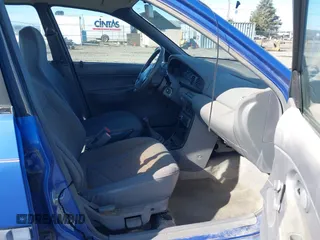 1995 Ford Aspire z VIN KNJLT06H7S6105536, wystawiony jako IAAI lot #41860978 z przebiegiem 66 132 mil mil oraz . Historia ofert i sprzedaży dostępna na DreamBid. Obrazek 5.