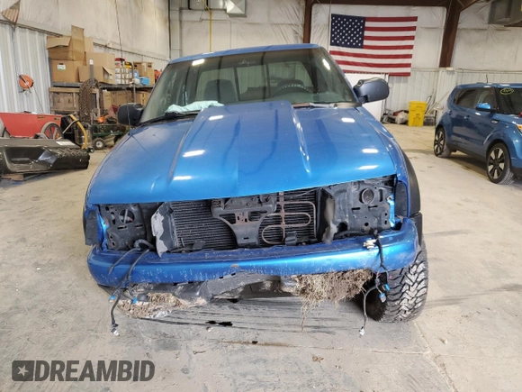 2001 Chevrolet S-10 LS with VIN 1GCCT19W418122235, listed as a Copart auction lot 50587305 with 212,072 mi miles and Non Repairable. Bid and sale history available at carsss.com. Image 5.