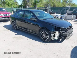 2015 Volkswagen Jetta SE с VIN 3VWD17AJ0FM348432, выставлен на аукционе IAAI как лот 42124810 с пробегом 129 034 миль миль и . История ставок и продаж доступна на DreamBid. Изображение 1.