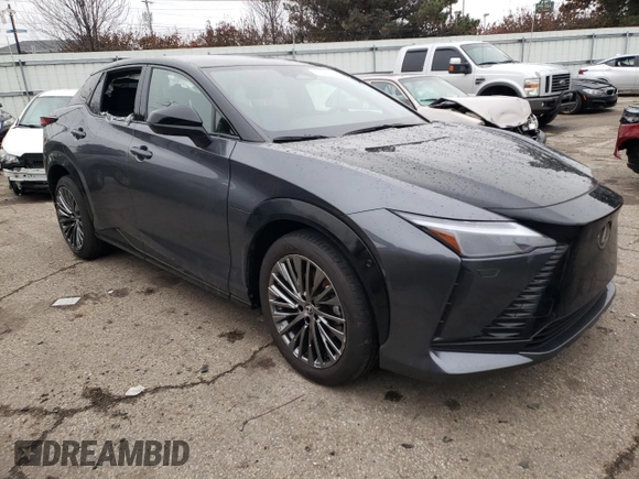 2023 Lexus RZ 450e Premium z VIN JTJAAAAB0PA016532, wystawiony jako Copart lot #39689614 z przebiegiem 4108 mil mil oraz . Historia ofert i sprzedaży dostępna na DreamBid. Obrazek 4.