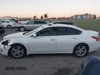 2015 Nissan Altima SL with VIN 1N4BL3AP0FC141421, listed as a IAAI auction lot 40999595 with 175,437 mi miles and . Bid and sale history available at DreamBid. Image 13.