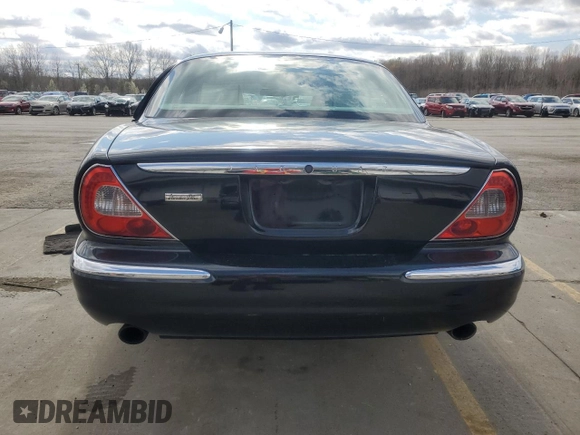 2007 Jaguar XJ Vanden Plas z VIN SAJWA82B67SH13461, wystawiony jako Copart lot #49654865 z przebiegiem 151 298 mil mil oraz Szkoda całkowita • Salvage title. Historia ofert i sprzedaży dostępna na DreamBid. Obrazek 6.