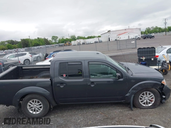 2015 Nissan Frontier SV z VIN 1N6AD0EV6FN715810, wystawiony jako IAAI lot #42199101 z przebiegiem 134 982 mil mil oraz . Historia ofert i sprzedaży dostępna na DreamBid. Obrazek 13.