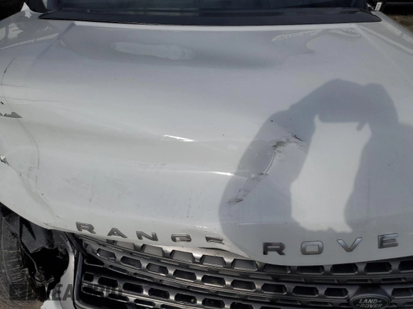 2016 Land Rover Range Rover with VIN SALGR2PF2GA319116, listed as a Copart auction lot 84227544 with 134,648 mi miles and Salvage Title. Bid and sale history available at carsss.com. Image 12.