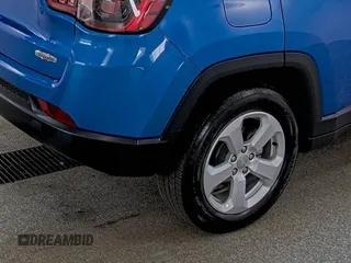2021 Jeep Compass Latitude z VIN 3C4NJDBB0MT594087, wystawiony jako IAAI lot #42791550 z przebiegiem 78 385 mil mil oraz . Historia ofert i sprzedaży dostępna na DreamBid. Obrazek 2.