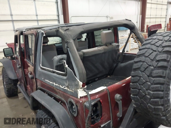 2007 Jeep Wrangler Unlimited Sahara z VIN 1J4GA59157L218278, wystawiony jako IAAI lot #41871773 z przebiegiem 145 992 mil mil oraz . Historia ofert i sprzedaży dostępna na DreamBid. Obrazek 13.