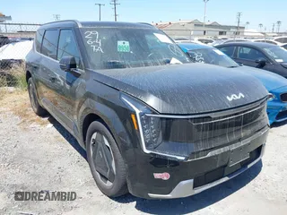2024 Kia EV9 Land z VIN KNDADFS59R6035988, wystawiony jako IAAI lot #42076672 z przebiegiem 10 316 mil mil oraz . Historia ofert i sprzedaży dostępna na DreamBid. Obrazek 1.