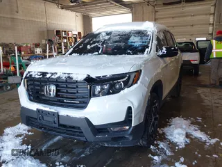 2025 Honda Passport Black Edition z VIN 5FNYF8H84SB003594, wystawiony jako IAAI lot #41582469 z przebiegiem Nie podano mil oraz . Historia ofert i sprzedaży dostępna na DreamBid. Obrazek 19.