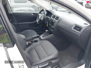 2012 Volkswagen Jetta SE с VIN 3VWDX7AJ5CM062621, выставлен на аукционе IAAI как лот 42365957 с пробегом 95 374 миль миль и . История ставок и продаж доступна на DreamBid. Изображение 5.