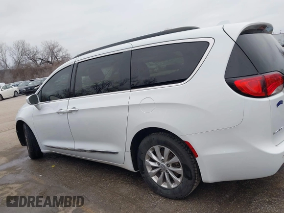 2017 Chrysler Pacifica Touring L with VIN 2C4RC1BG4HR583463, listed as a IAAI auction lot 41487599 with 180,459 mi miles and . Bid and sale history available at DreamBid. Image 15.